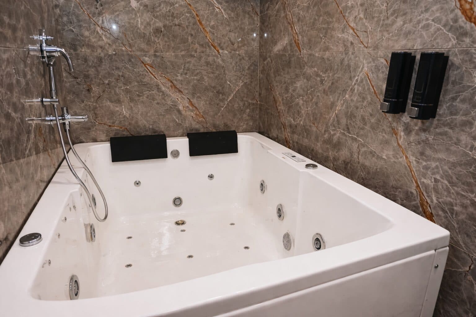 Hotel HR Premium Stay interior 2